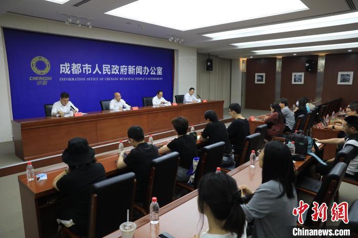 成都大运会引入智能机器人科技赋能赛事服务