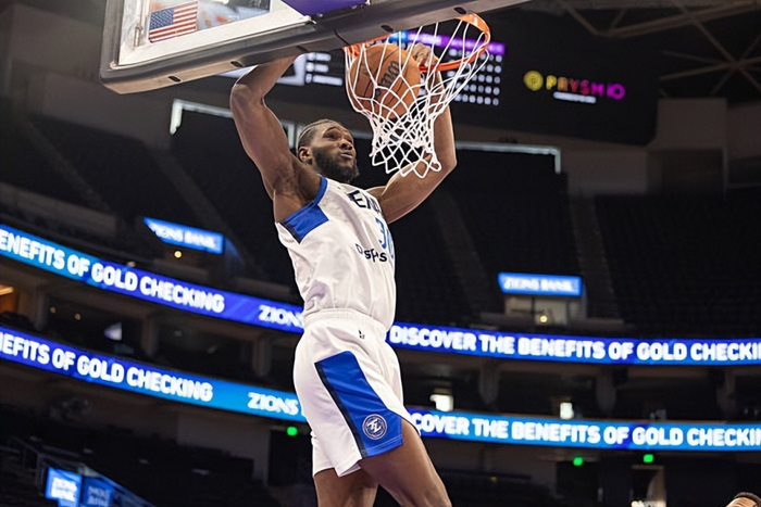 独行侠内线西塞发展联盟首秀闪耀 攻防全能成关