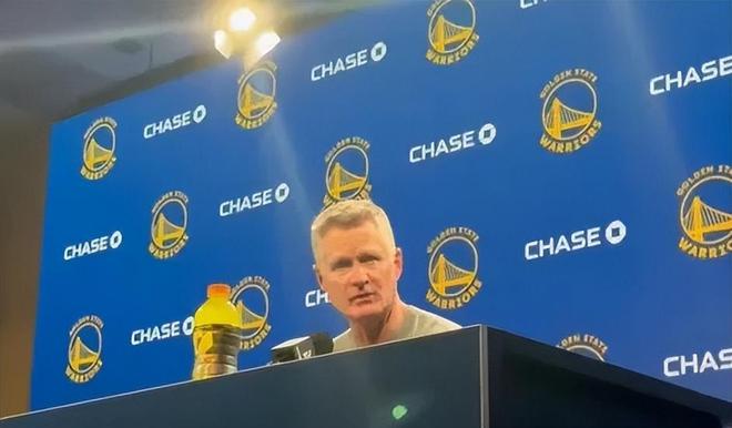 勇士惨败骑士科尔盛赞桑托斯带伤爆发 防守漏洞