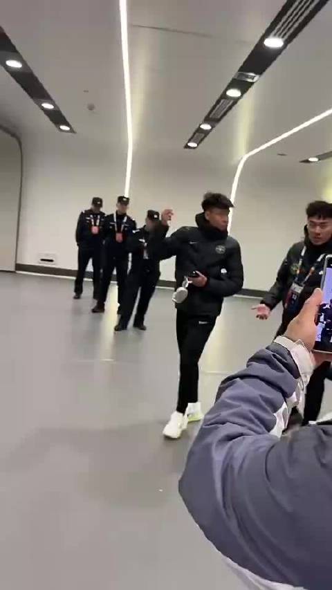 纽卡施压佩德里亚马尔中路新技能引热议