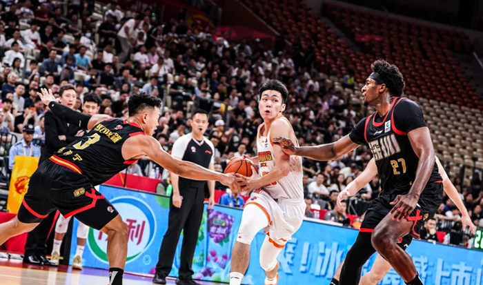 菜鸟庞峥麟对阵国手贺希宁 数据差距凸显 新秀之