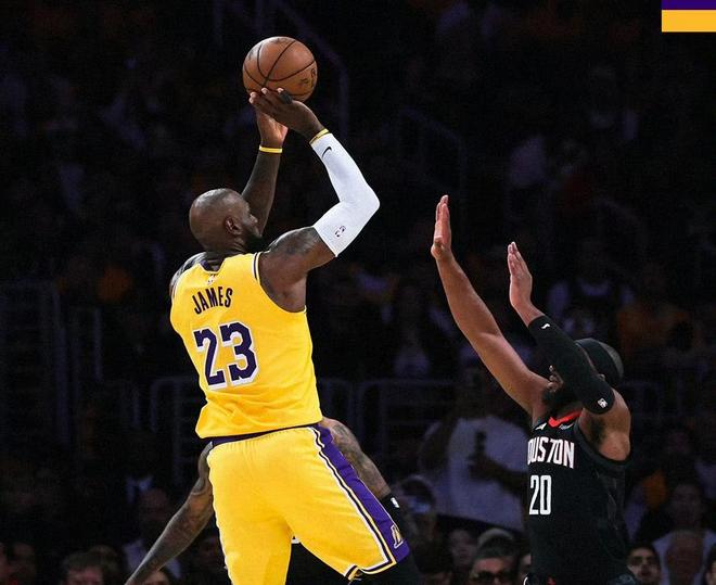 湖人主场力克火箭 詹姆斯准三双引领逆转