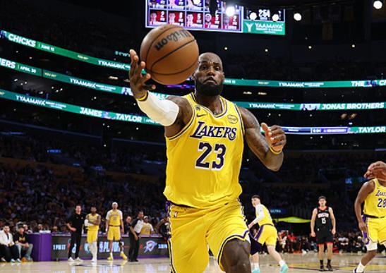 湖人主场力克火箭 詹姆斯准三双引领逆转