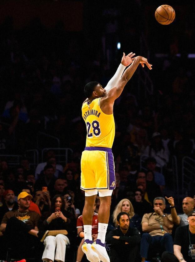 雷霆123-87大胜湖人送三连败，詹姆斯缺阵成关键