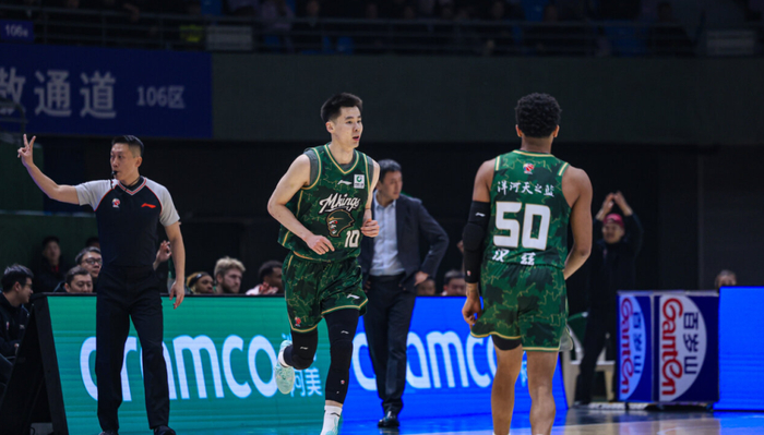 本土得分王郭昊文未获CBA奖项引争议