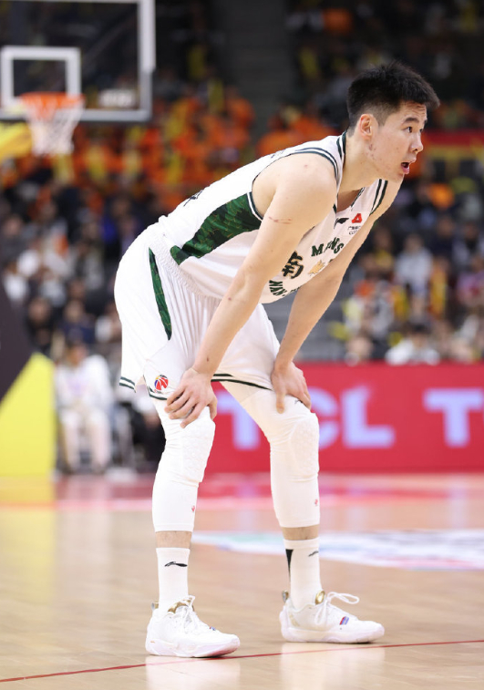 本土得分王郭昊文未获CBA奖项引争议