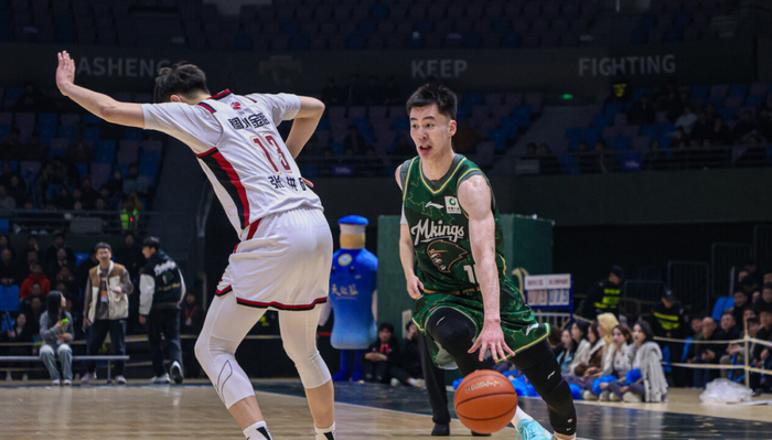本土得分王郭昊文未获CBA奖项引争议